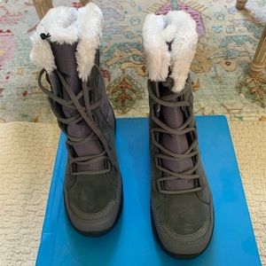 Columbia Winter Boots 8.5 NWT!
